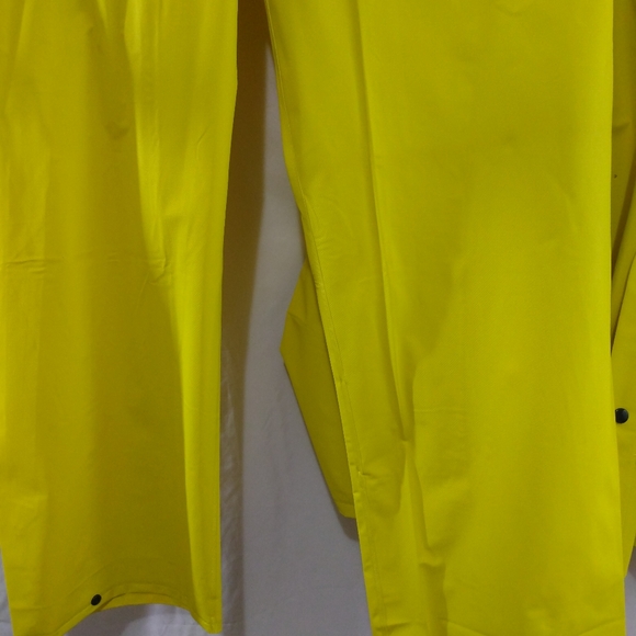 Budget Bata RainCoat & Rain Jumper Bundle - Picture 6 of 10
